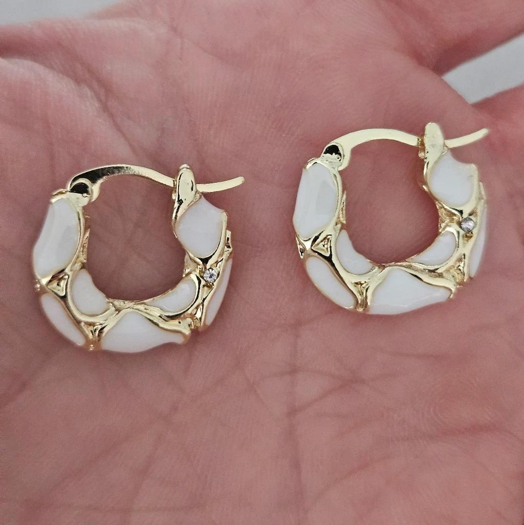 Empty room before virtual staging