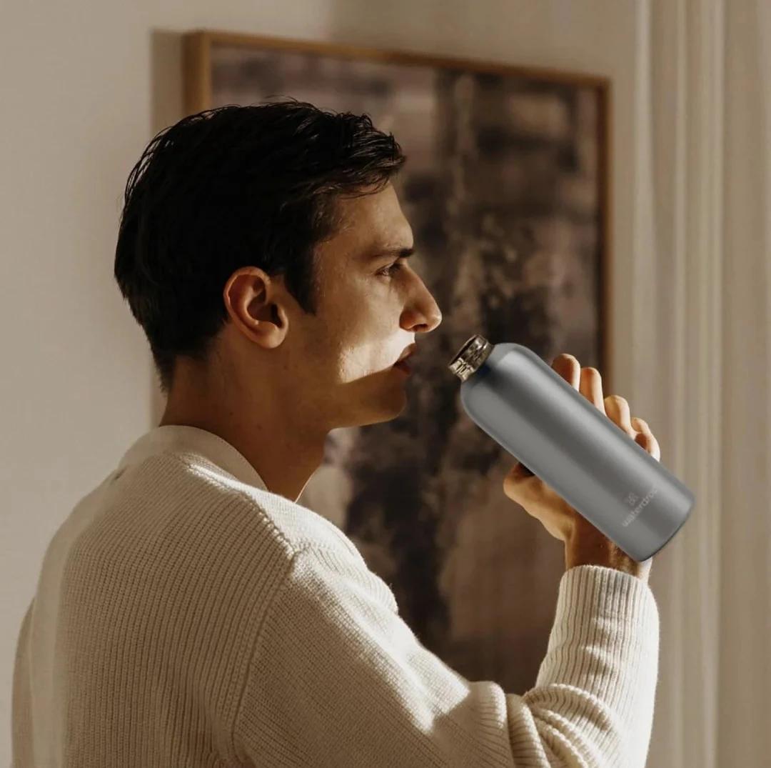 Empty room before virtual staging