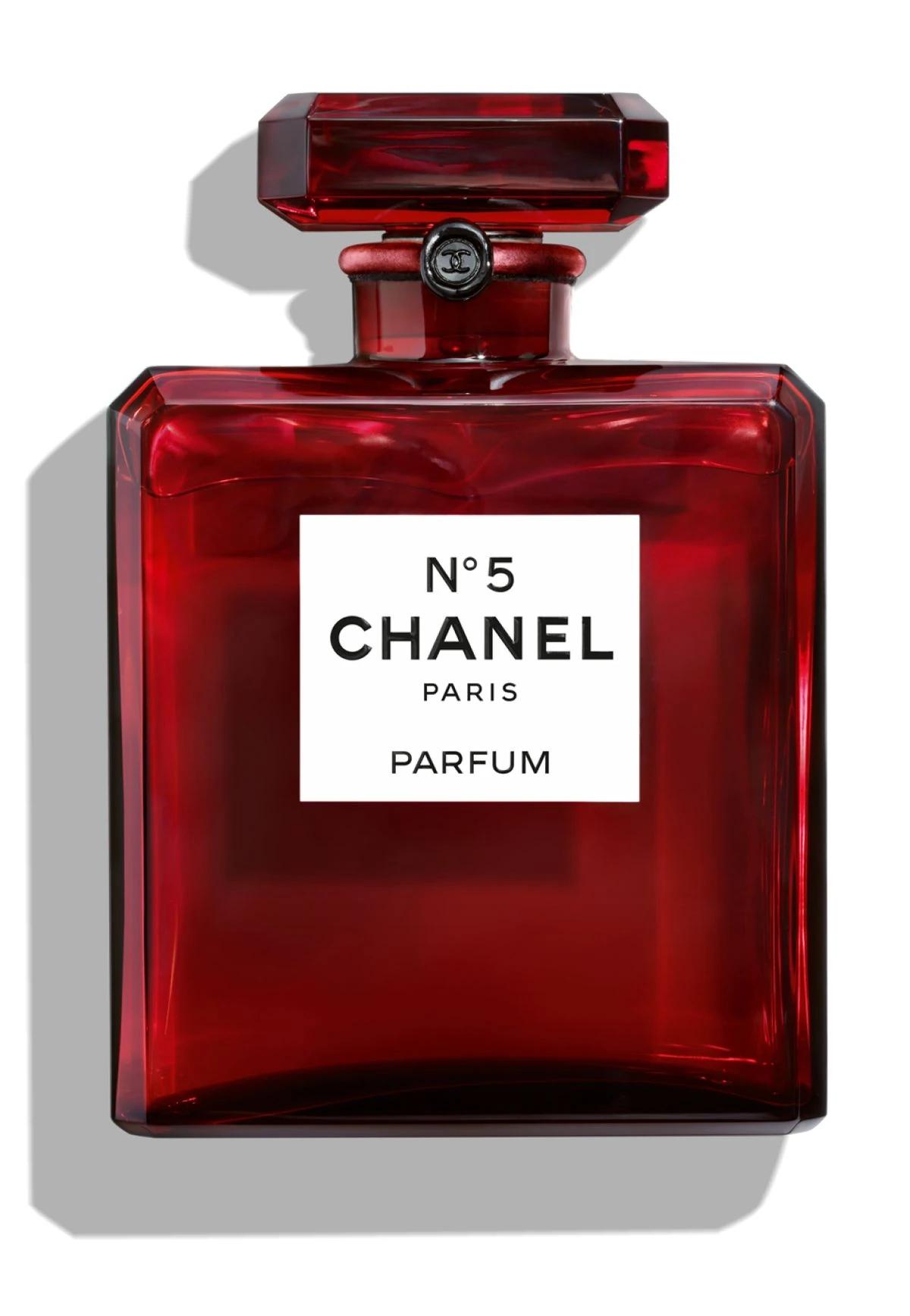 Empty room before virtual staging