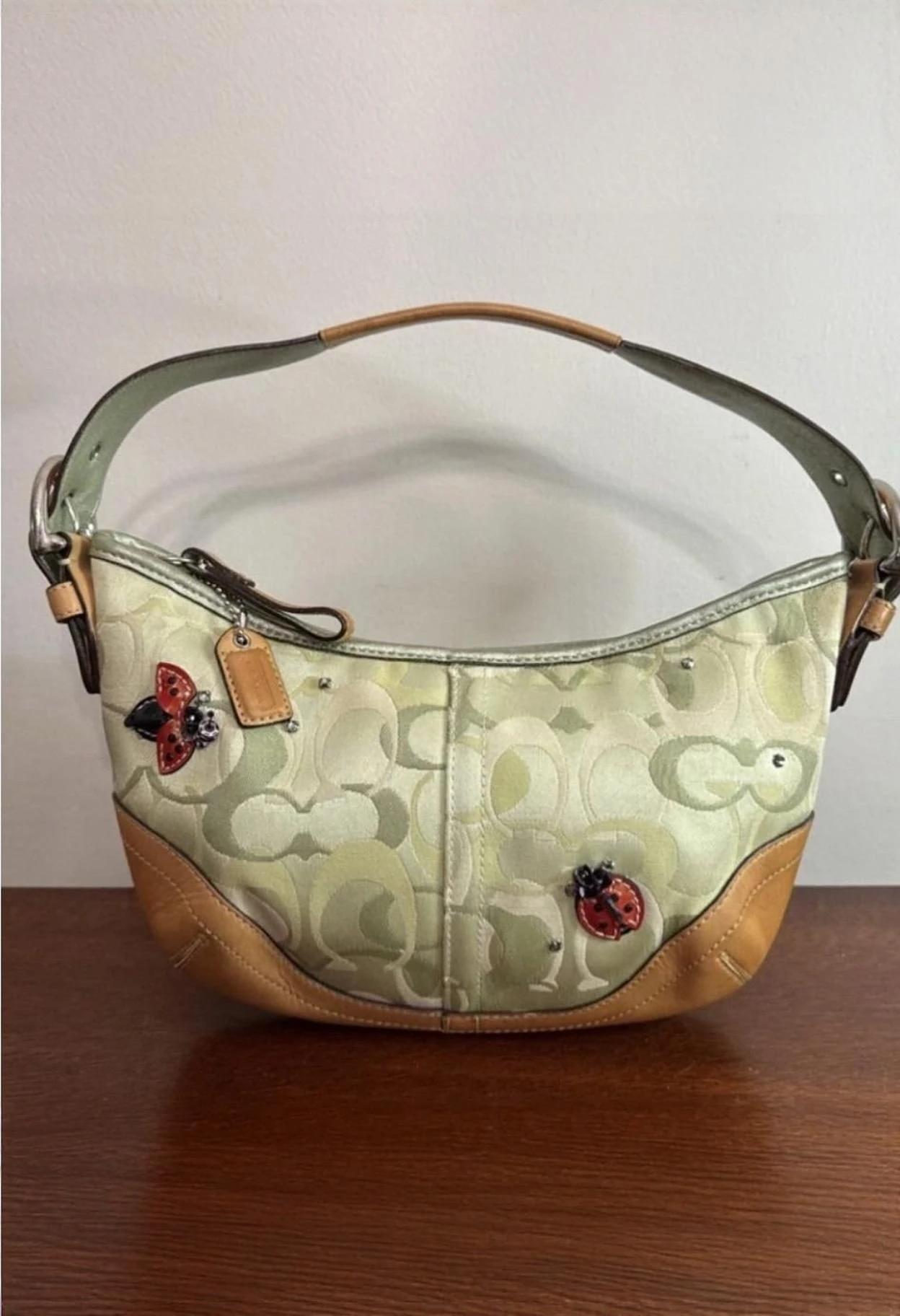 Empty room before virtual staging