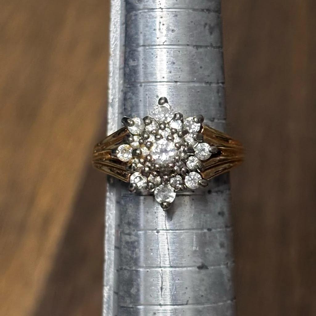 Empty room before virtual staging