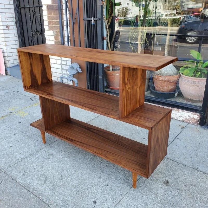 Empty room before virtual staging