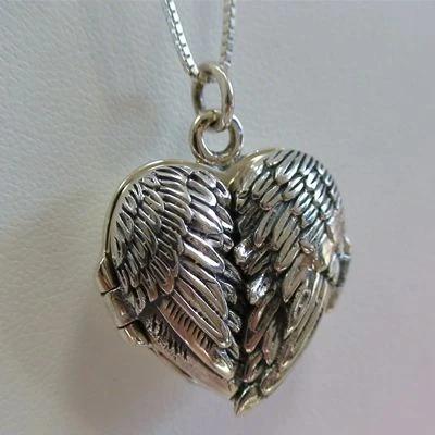 Empty room before virtual staging